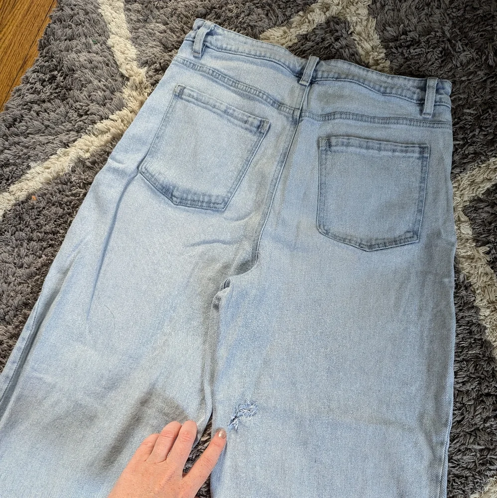 Style & Co High Rise Straight Leg Mom 90s Jean Light Wash Denim Size 10 - Picture 9 of 11